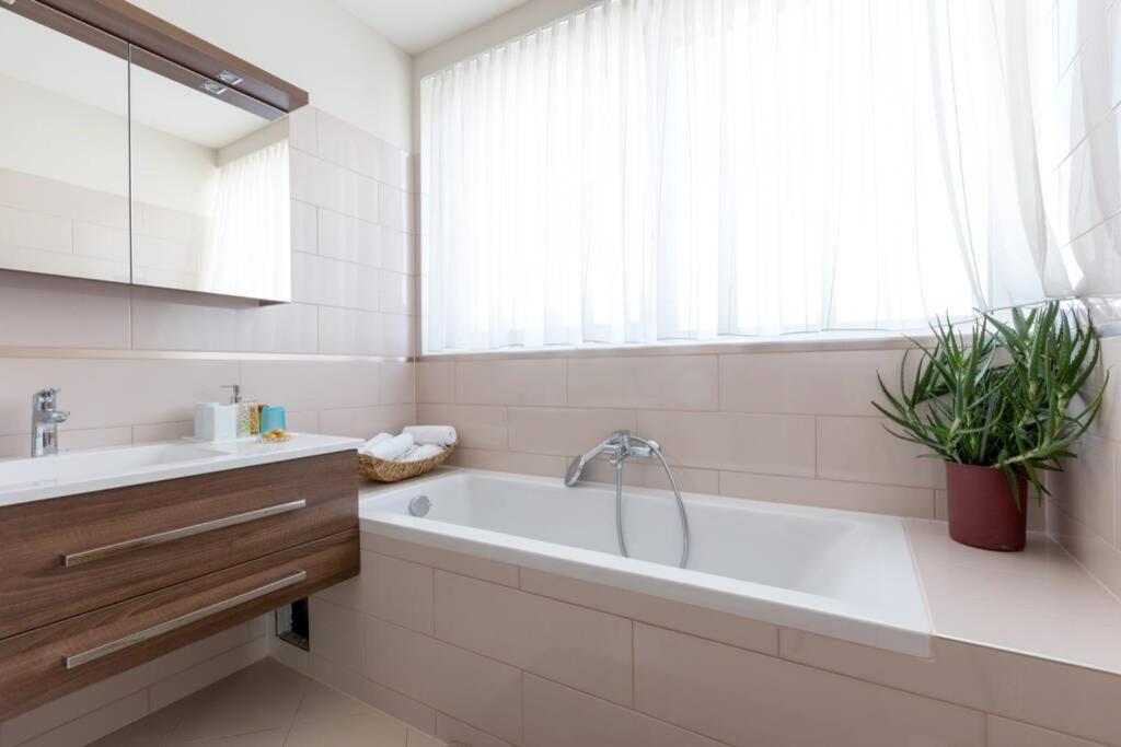 Grosses Penthouse #12 Mit Terrasse Und Aussicht Apartment Wien Ngoại thất bức ảnh