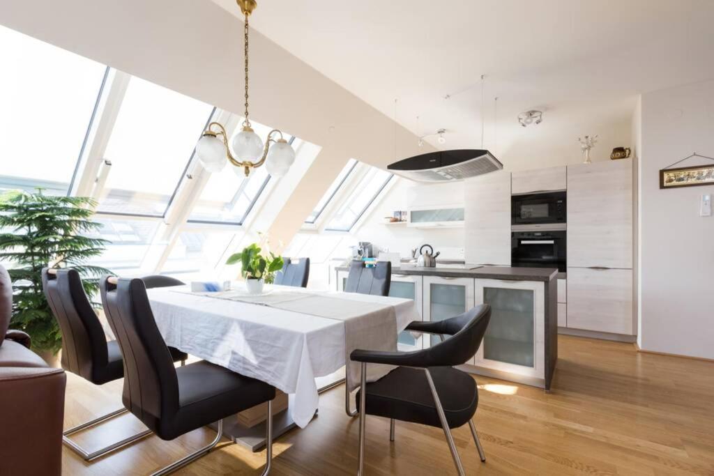 Grosses Penthouse #12 Mit Terrasse Und Aussicht Apartment Wien Ngoại thất bức ảnh